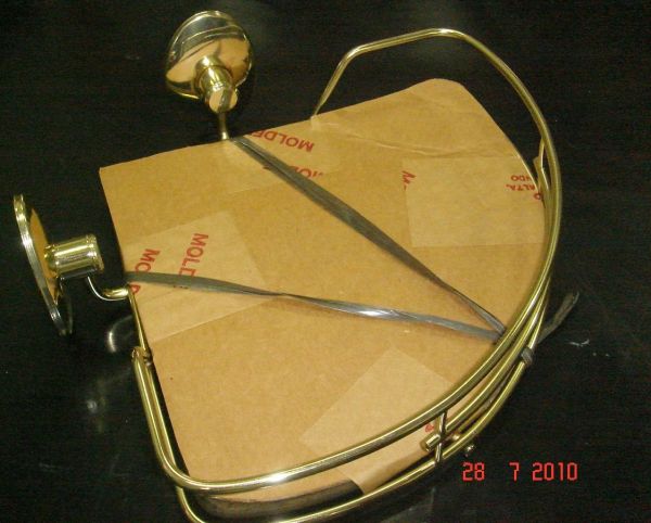 Porta shampoo de canto dourado MOLDENOX